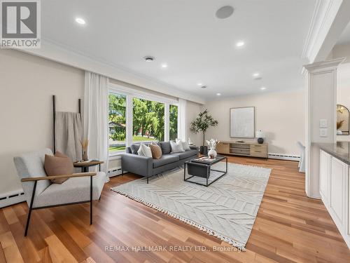 8 Tufton Crescent, Toronto, ON - Indoor Photo Showing Living Room