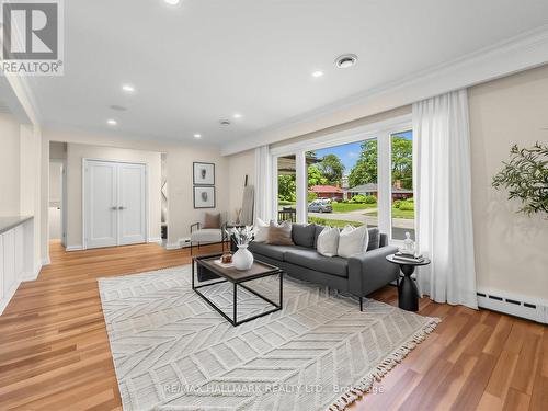 8 Tufton Crescent, Toronto, ON - Indoor Photo Showing Living Room