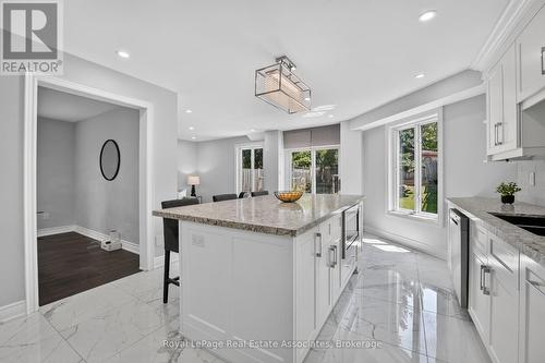 3346 Chartrand Crescent, Mississauga, ON - Indoor Photo Showing Kitchen With Upgraded Kitchen