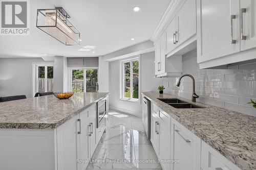 3346 Chartrand Crescent, Mississauga, ON - Indoor Photo Showing Kitchen With Double Sink With Upgraded Kitchen