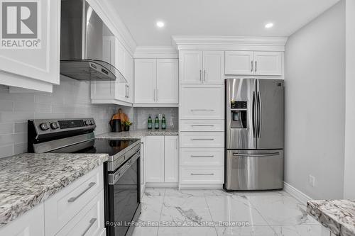3346 Chartrand Crescent, Mississauga, ON - Indoor Photo Showing Kitchen With Stainless Steel Kitchen With Upgraded Kitchen