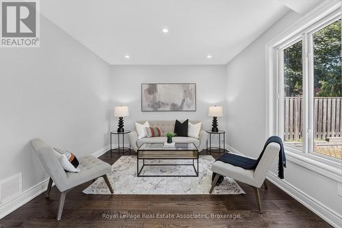 3346 Chartrand Crescent, Mississauga, ON - Indoor Photo Showing Living Room