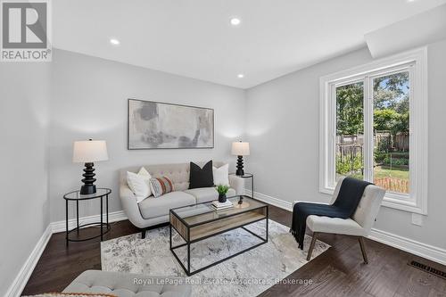 3346 Chartrand Crescent, Mississauga, ON - Indoor Photo Showing Living Room