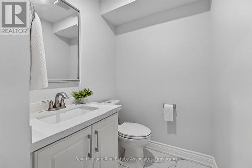 3346 Chartrand Crescent, Mississauga, ON - Indoor Photo Showing Bathroom