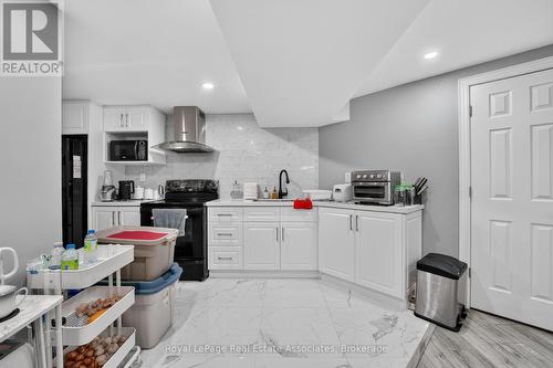 3346 Chartrand Crescent, Mississauga, ON - Indoor Photo Showing Kitchen