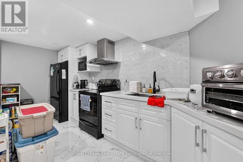 3346 Chartrand Crescent, Mississauga, ON - Indoor Photo Showing Kitchen