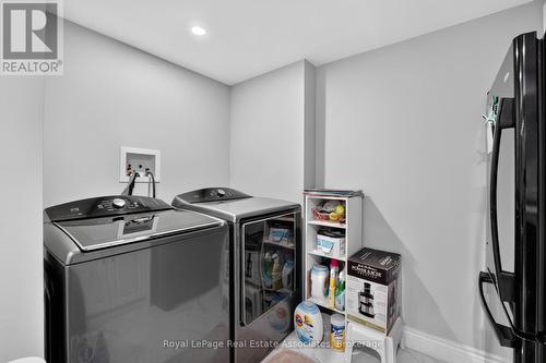 3346 Chartrand Crescent, Mississauga, ON - Indoor Photo Showing Laundry Room