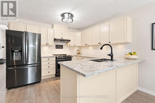 40 Maich Crescent, Brantford, ON - Indoor Photo Showing Kitchen With Double Sink With Upgraded Kitchen