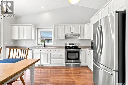 11 605 Perehudoff Crescent, Saskatoon, SK - Indoor Photo Showing Kitchen With Stainless Steel Kitchen