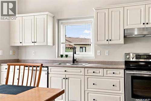11 605 Perehudoff Crescent, Saskatoon, SK - Indoor Photo Showing Kitchen With Double Sink