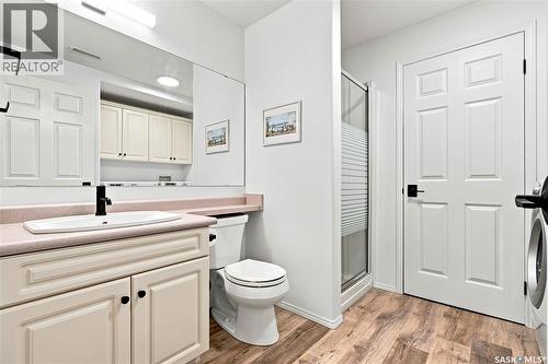 11 605 Perehudoff Crescent, Saskatoon, SK - Indoor Photo Showing Bathroom