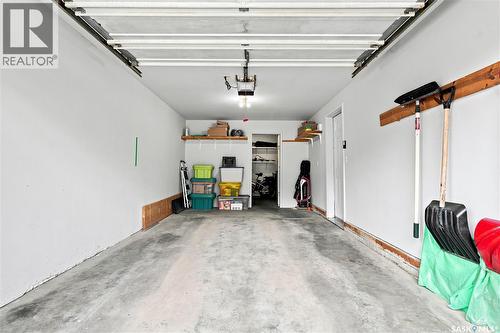 11 605 Perehudoff Crescent, Saskatoon, SK - Indoor Photo Showing Garage