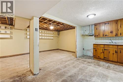 33 Belmont Avenue E, Kitchener, ON - Indoor