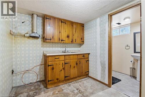 33 Belmont Avenue E, Kitchener, ON - Indoor