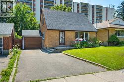 33 BELMONT Avenue E  Kitchener, ON N2M 4B8