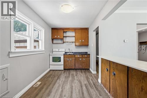 33 Belmont Avenue E, Kitchener, ON - Indoor Photo Showing Kitchen