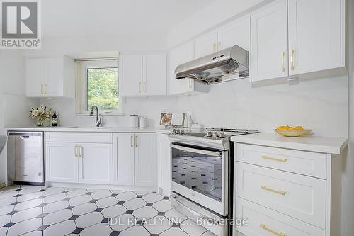 20 Mossgrove Trail, Toronto, ON - Indoor Photo Showing Kitchen