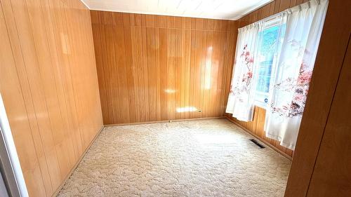 1041 4Th Avenue, Fernie, BC - Indoor Photo Showing Other Room