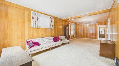 1041 4Th Avenue, Fernie, BC - Indoor Photo Showing Other Room