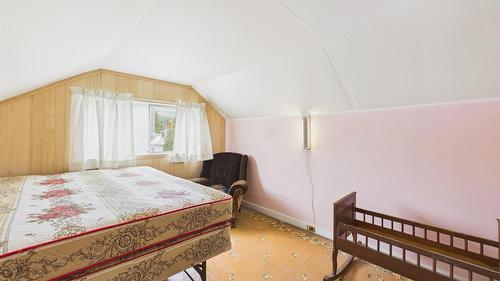 1041 4Th Avenue, Fernie, BC - Indoor Photo Showing Bedroom