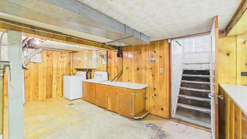 1041 4Th Avenue, Fernie, BC - Indoor Photo Showing Basement