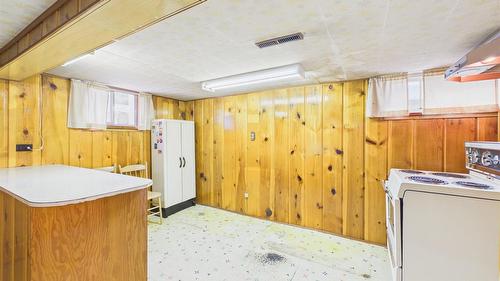 1041 4Th Avenue, Fernie, BC - Indoor Photo Showing Basement