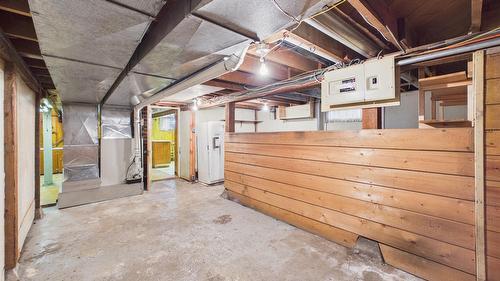 1041 4Th Avenue, Fernie, BC - Indoor Photo Showing Basement