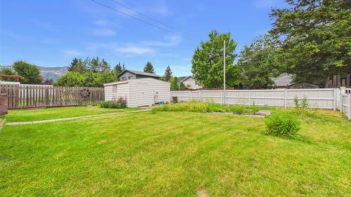 1041 4Th Avenue, Fernie, BC - Outdoor With Backyard