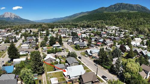 1041 4Th Avenue, Fernie, BC - Outdoor With View