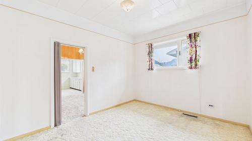 1041 4Th Avenue, Fernie, BC - Indoor Photo Showing Other Room