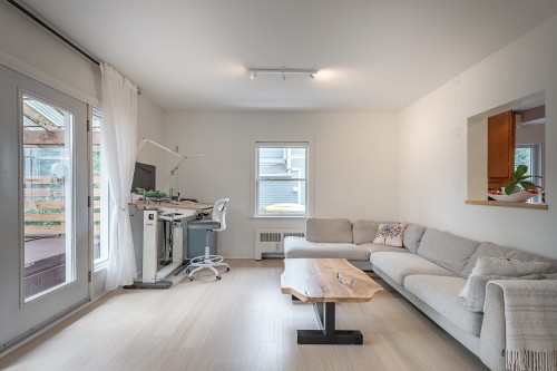 Family Room - 355 Av. Edison, Saint-Lambert, QC - Indoor Photo Showing Living Room
