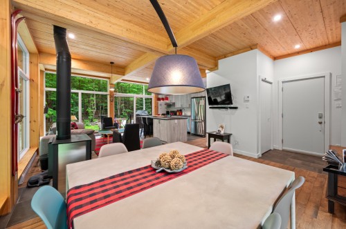 Salle à manger - 171 Ch. Du Retour-Aux-Sources, Amherst, QC - Indoor Photo Showing Dining Room