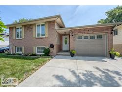 3866 BLISS Windsor, ON N8W 4Z6