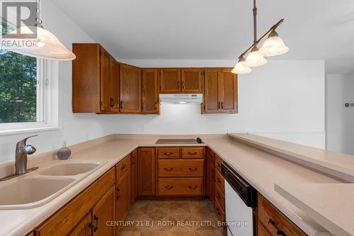 957 7Th Line, Innisfil, ON - Indoor Photo Showing Kitchen With Double Sink