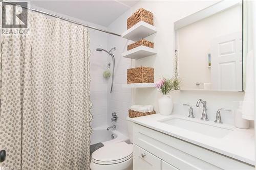210 Dawson Street, Waterloo, ON - Indoor Photo Showing Bathroom
