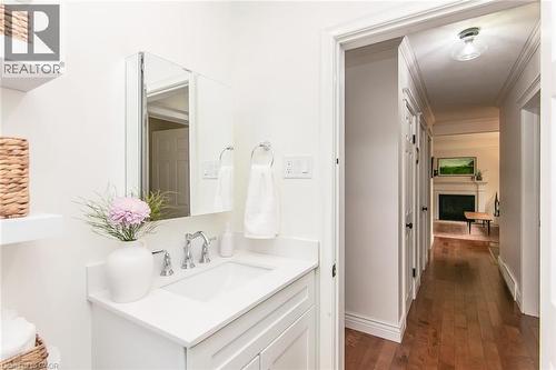 210 Dawson Street, Waterloo, ON - Indoor Photo Showing Bathroom