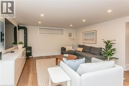 210 Dawson Street, Waterloo, ON - Indoor Photo Showing Living Room