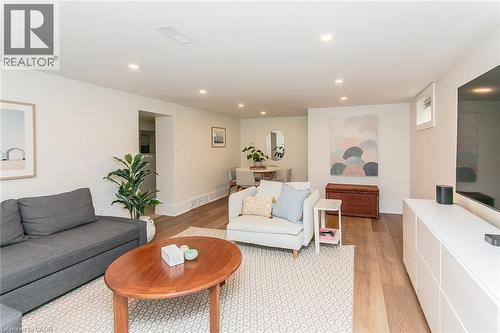 210 Dawson Street, Waterloo, ON - Indoor Photo Showing Living Room