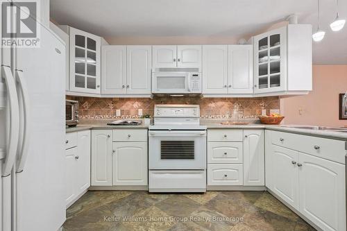 9 Magnolia Lane, Guelph (Village By The Arboretum), ON - Indoor Photo Showing Kitchen