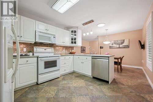 9 Magnolia Lane, Guelph (Village By The Arboretum), ON - Indoor Photo Showing Kitchen