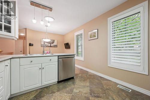 9 Magnolia Lane, Guelph (Village By The Arboretum), ON - Indoor Photo Showing Kitchen