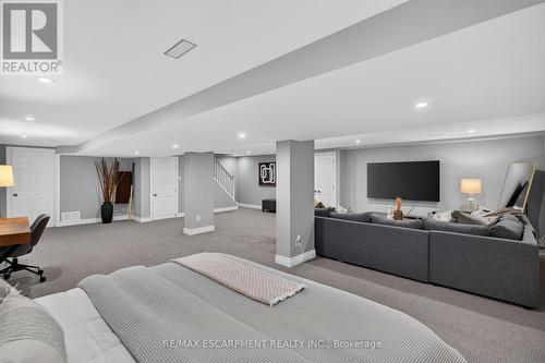So many options - 4461 Tremineer Avenue, Burlington, ON - Indoor