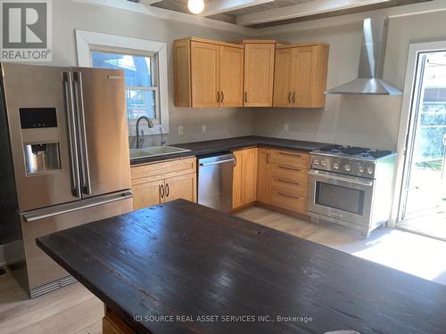 825 Raymo Road, Windsor, ON - Indoor Photo Showing Kitchen