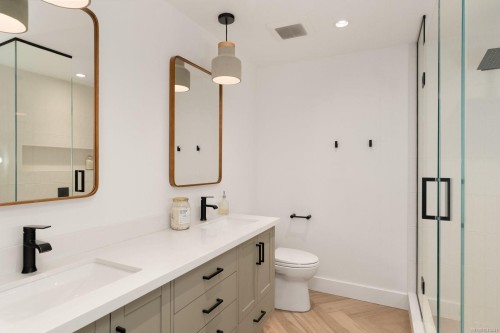 #4-4583 Wilkinson Rd, Saanich, BC 