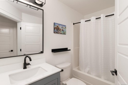 #4-4583 Wilkinson Rd, Saanich, BC 