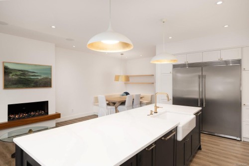 #4-4583 Wilkinson Rd, Saanich, BC 