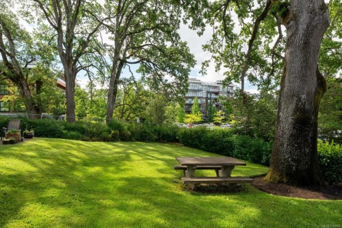 #4-4583 Wilkinson Rd, Saanich, BC 