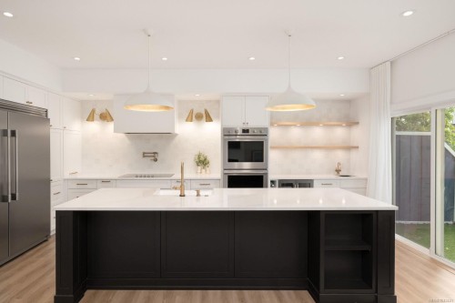 #4-4583 Wilkinson Rd, Saanich, BC 