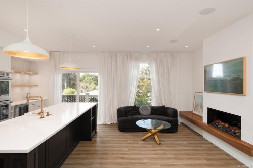 #4-4583 Wilkinson Rd, Saanich, BC 
