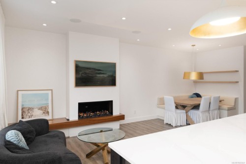 #4-4583 Wilkinson Rd, Saanich, BC 